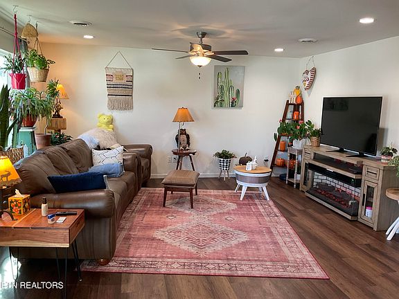 5th image of 1055 Evan Ct