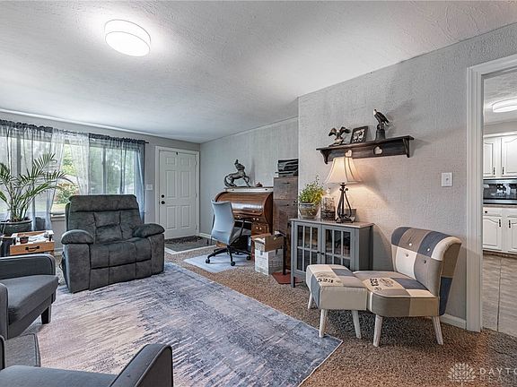 4th image of 1118 Robin Rd