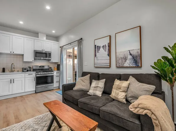 18972 Hatteras St, Tarzana, CA 91356