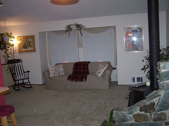 Large Living Rm Cathedral Ceilings & Dome Light