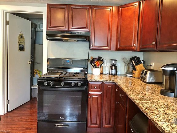 3rd image of 188 E Hamilton St