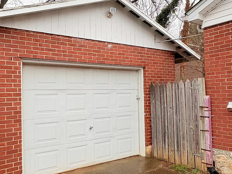 1405 Kenton St — Photo 15
