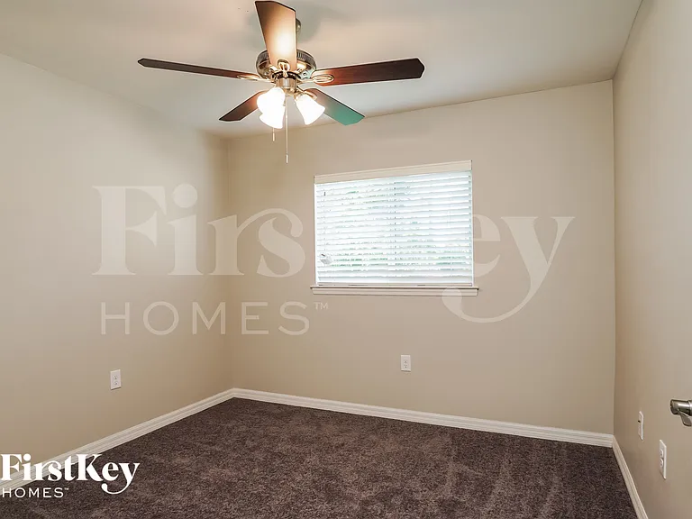 9025 Irving Rd — Photo 12