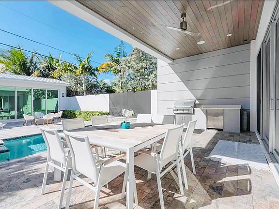 3rd image of 1220 NE 8th Avenue