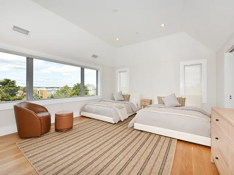 451 Dune Rd — Photo 35