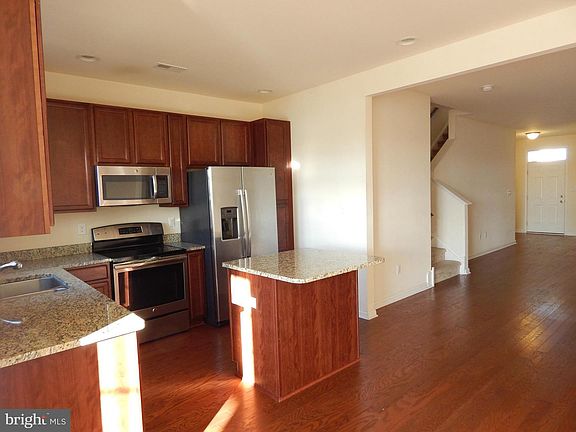 4th image of 242 Wilmore Dr