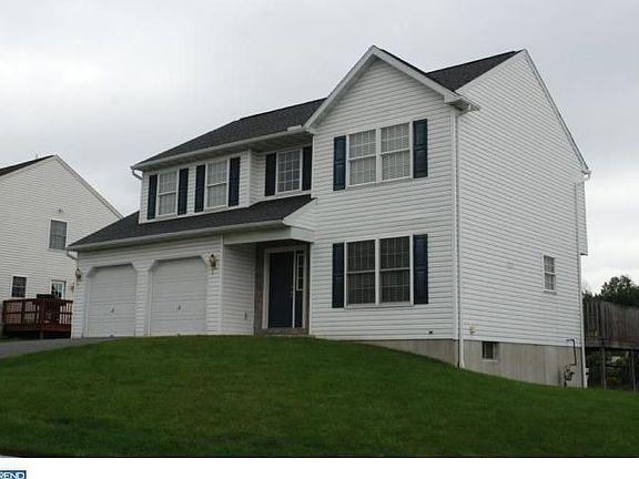 2nd image of 105 N Rosewood Ct