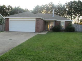 6701 Dove Ln, Ocean Springs, MS 39564