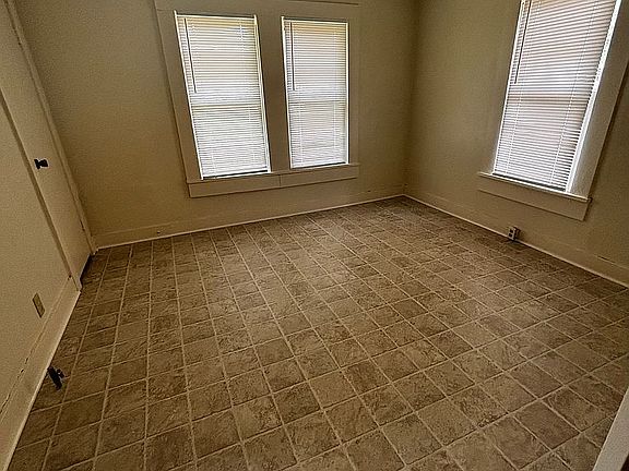 5th image of 533 University St