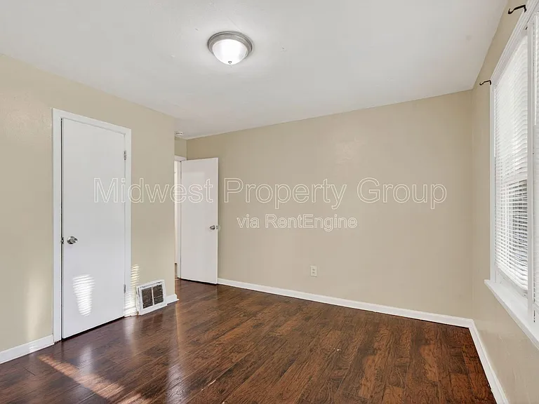 224 S Harvey Ave — Photo 12