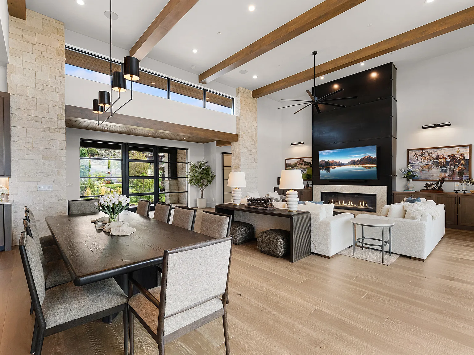 5 bed, 6.5 bath, 6200 sqft, $40,000 — Photo 4