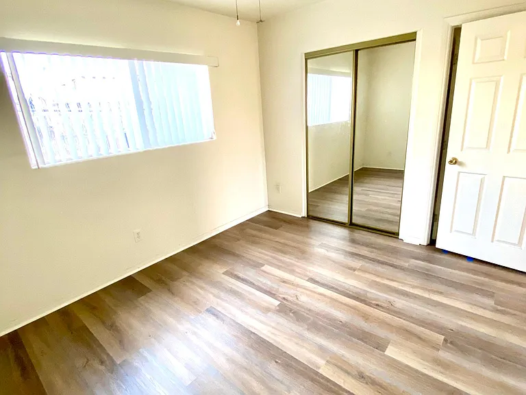 8786 La Salle St — Photo 9