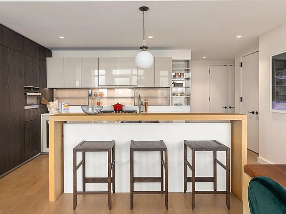 2nd image of 202 Broome St APT C