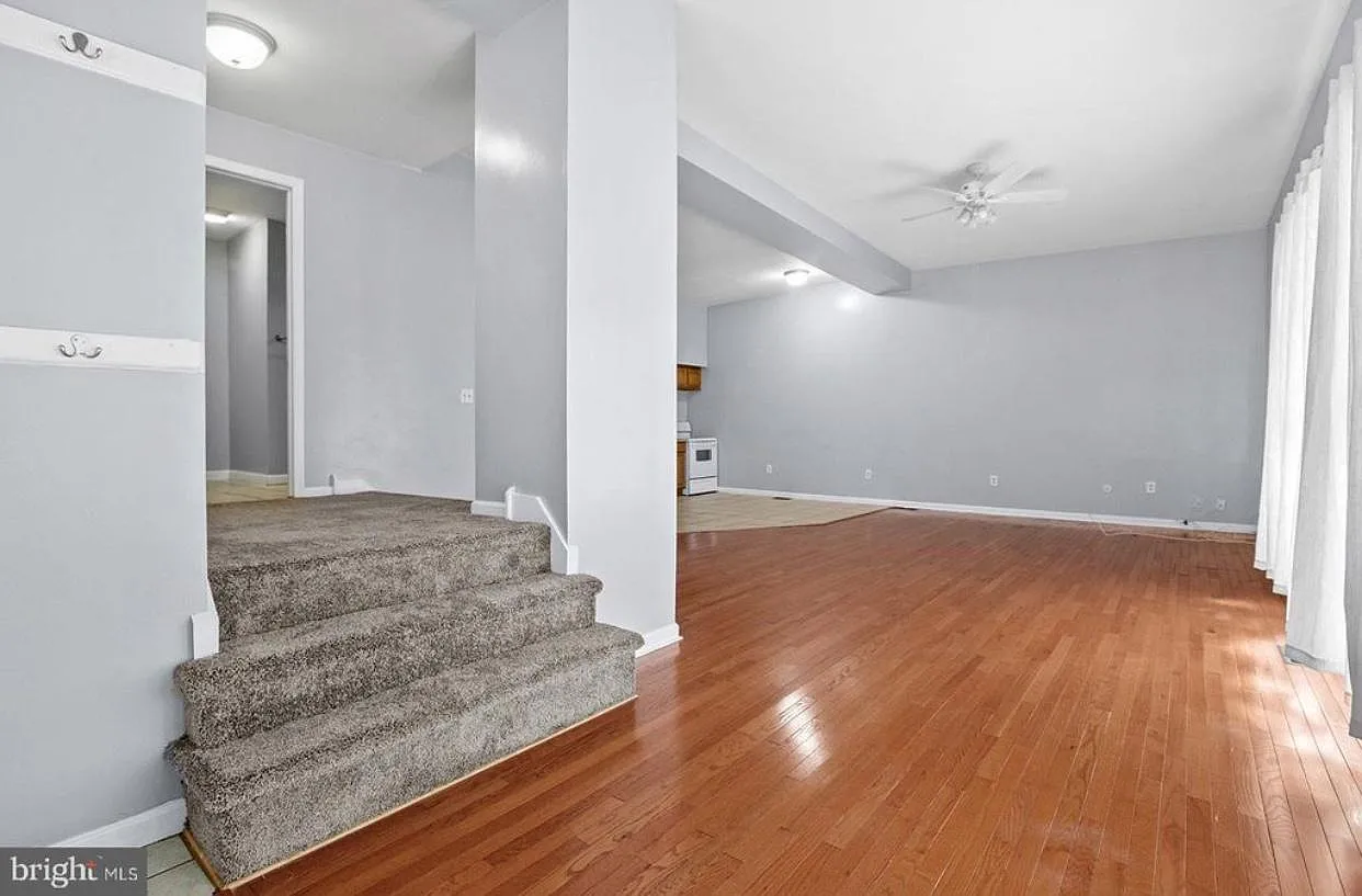 606 Clifton Ave — Photo 2