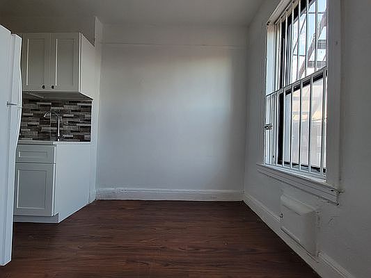 4th image of 44-15 43rd Ave #3M