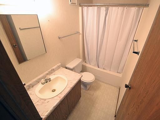 4th image of 425 18th St SE
