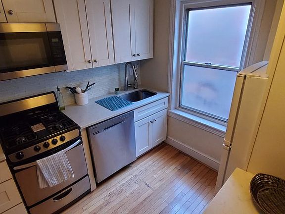 3rd image of 2441 Fairmount Ave #C