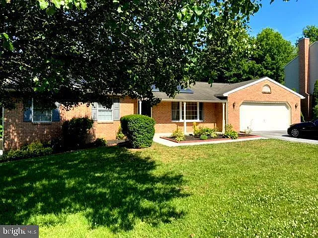 3 bed, 1144 sqft, $2,200 — Photo 1