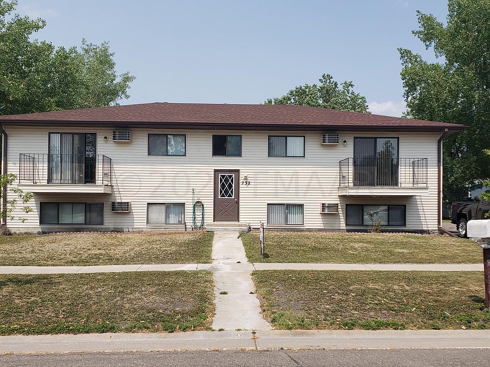 1st image of 732 12th Ave W
