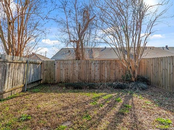 4th image of 1825 N Tallowood Dr