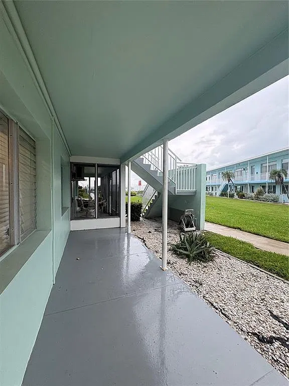 1 bed, 1.0 bath, 528 sqft, $1,900 — Photo 2