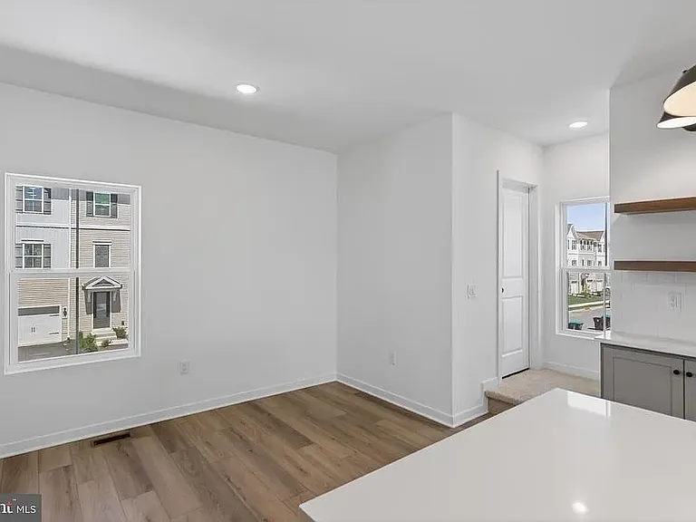 64 Silverbell Ave — Photo 9