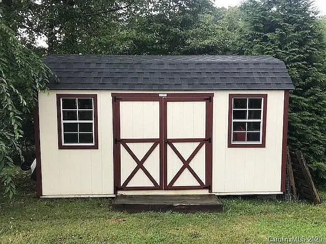 Shed in excellent near new condition.