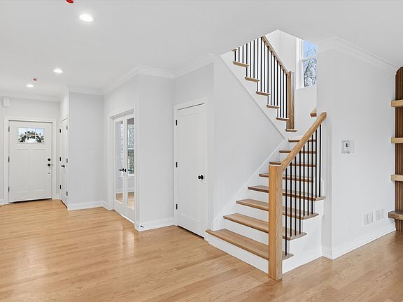 2nd image of 10832 Massasoit Ave