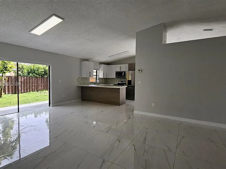 14470 SW 96th Ter — Photo 3