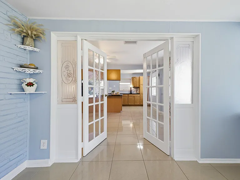 370 Orange Way — Photo 15