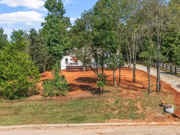 4717 Colonial Harbor Dr, Louisville, TN 37777