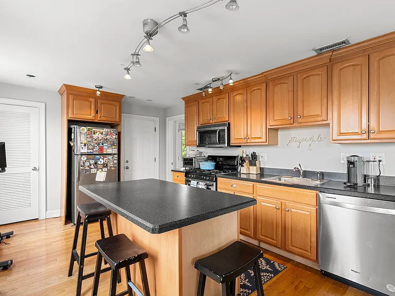 87 M St #3 — Photo 2