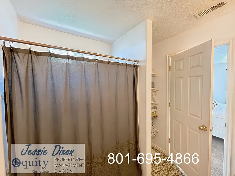 1043 Sharp Mountain Dr — Photo 3