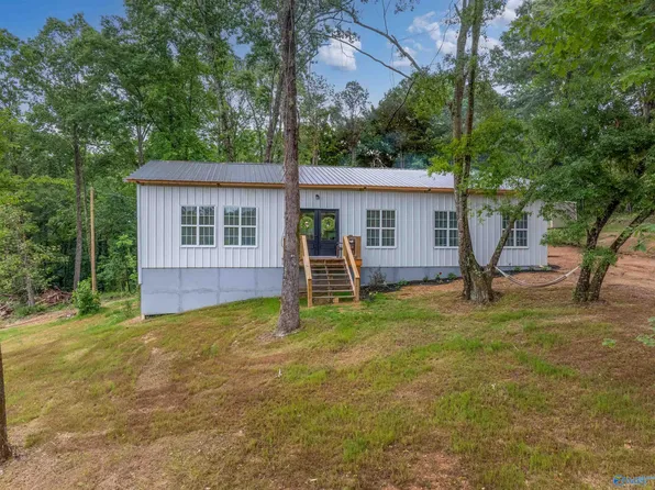 315 Stinson St, Centre, AL 35960