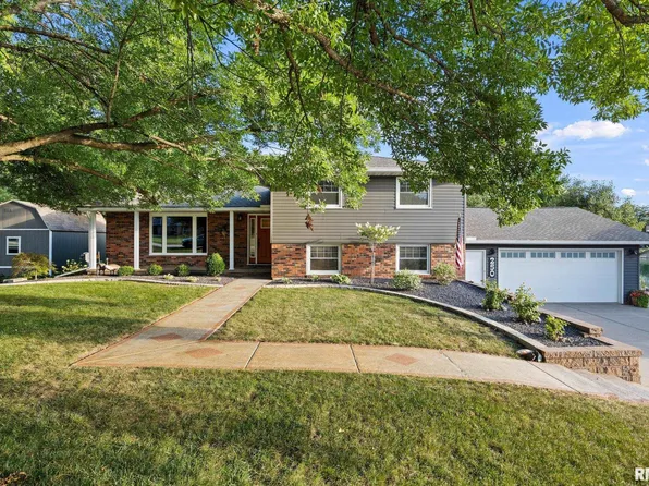 250 Circle Shore Dr, Washington, IL 61571