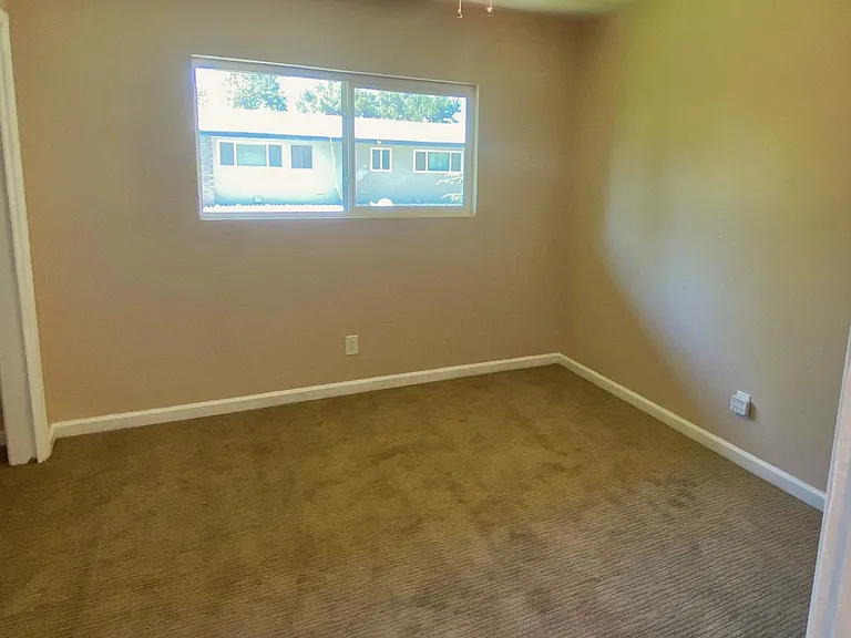 1132 Oleander Ave — Photo 9