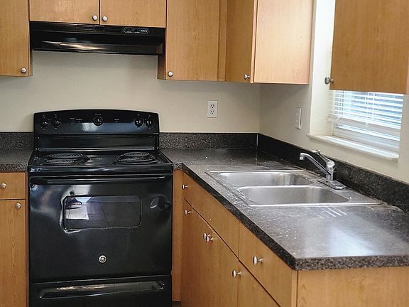 4th image of 200 E Hanlon St Unit 1/2