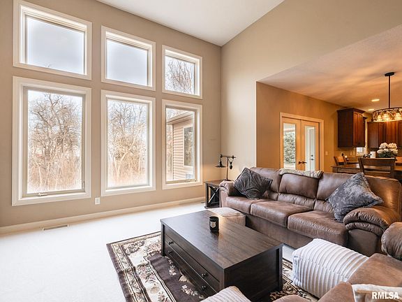 4th image of 2213 W Chatsford Ct