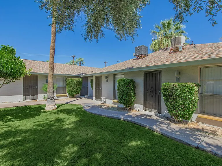 Escondido Apartments — Photo 17