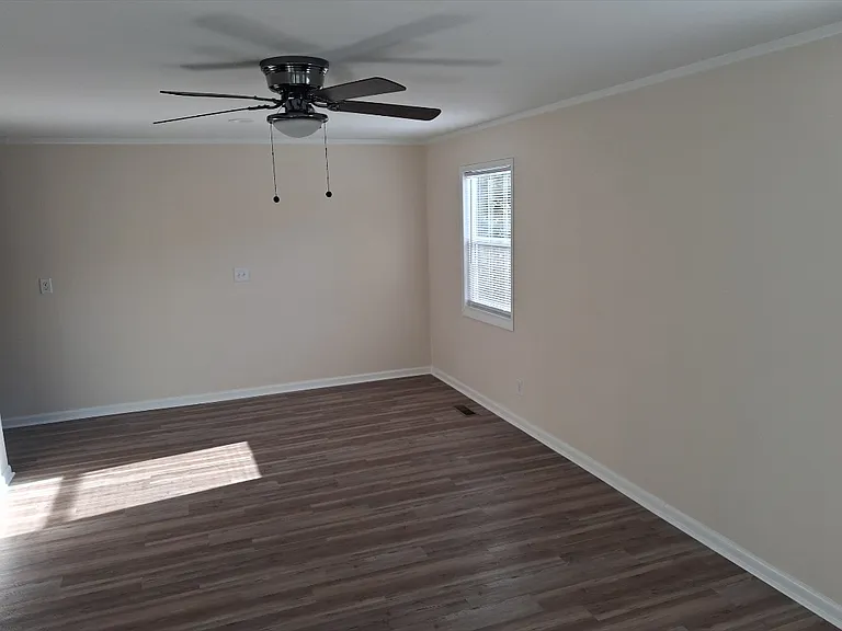 607 Courtland Ave — Photo 3