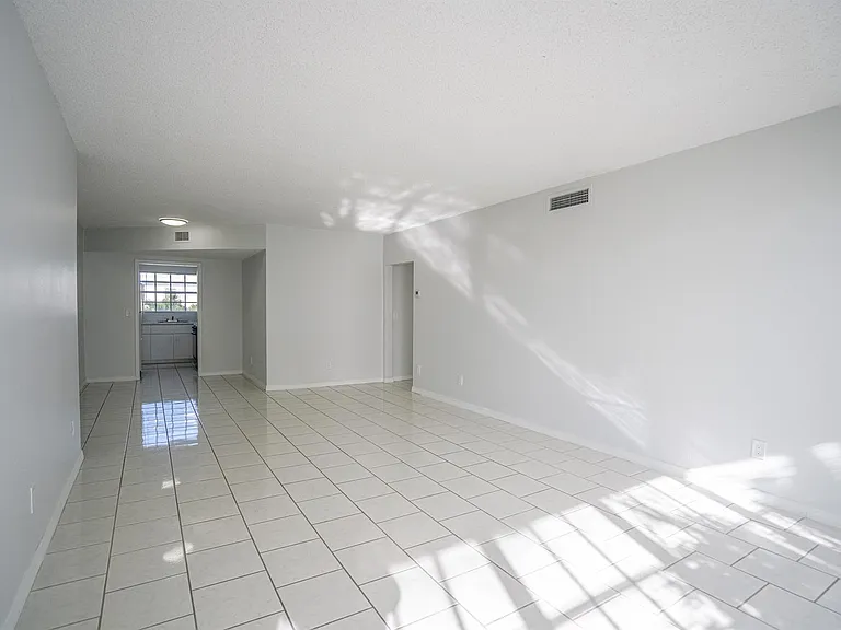 1940 Bay Dr #15 — Photo 9