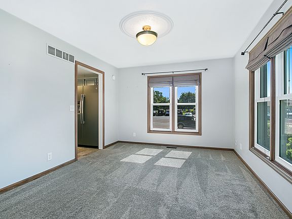 4th image of 3733 31st Ave