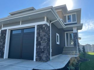 72 Latoria Ct, Red Deer County, AB T4E3B8
