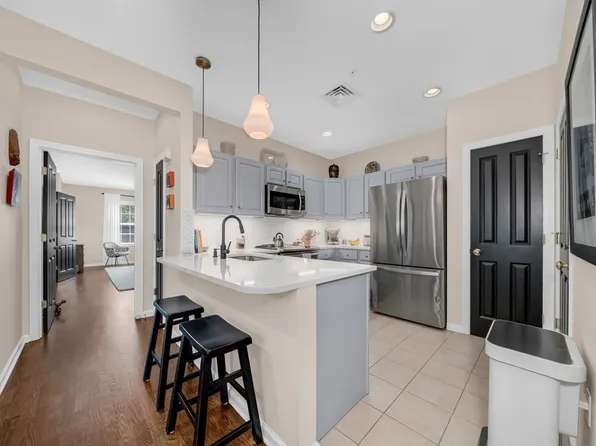 174 Haverhill St Unit 314, Andover, MA 01810