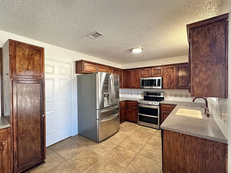 3004 Sundown Ln — Photo 9
