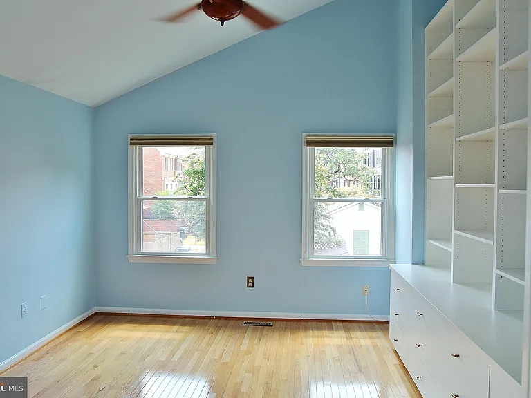1006 Wythe St — Photo 3