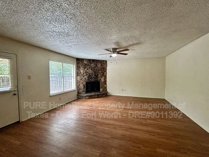 3 bed, 2.0 bath, 1308 sqft, $1,825 — Photo 4