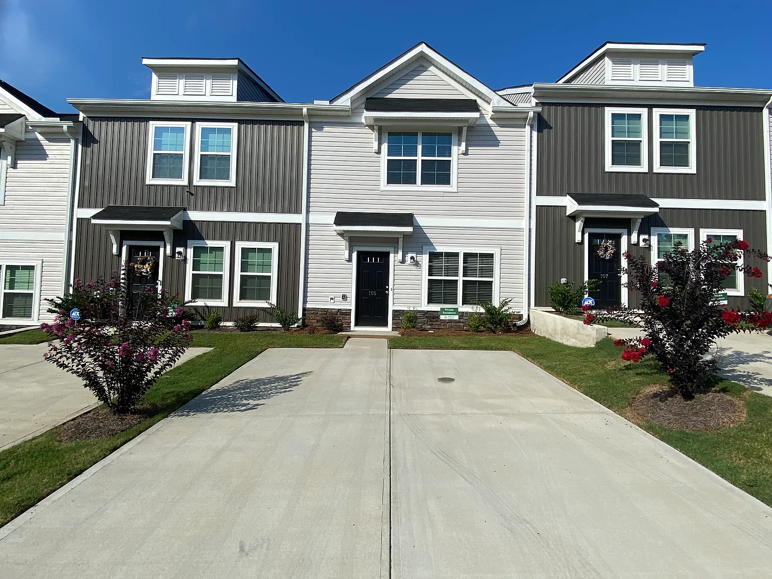 3 bed, 2.5 bath, 1305 sqft, $2,110 — Photo 1