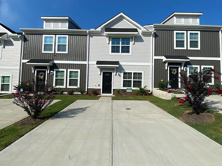 105 Lowland Dr — Photo 1