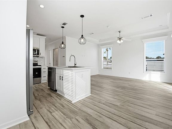 5th image of 3710 GULF OF MEXICO DRIVE #F2